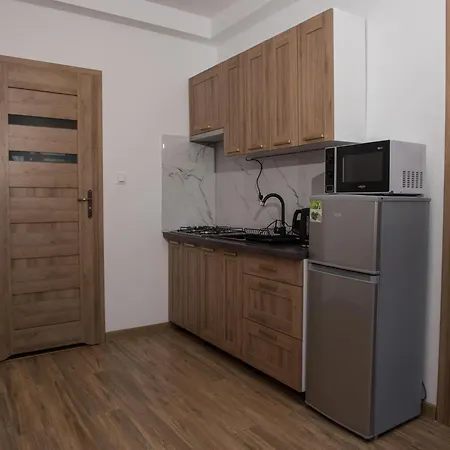 Comfortable Ground Floor Apartment, Summer Pool *