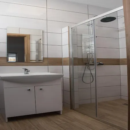 Comfortable Ground Floor Apartment, Summer Pool شقة ياروسوافيتس