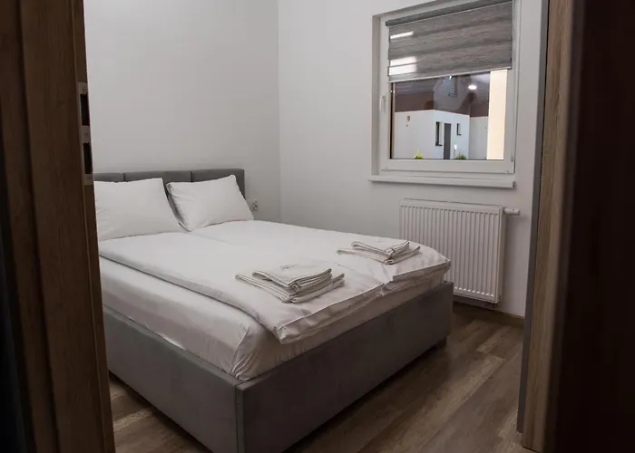 Comfortable Ground Floor Apartment, Summer Pool Apartman